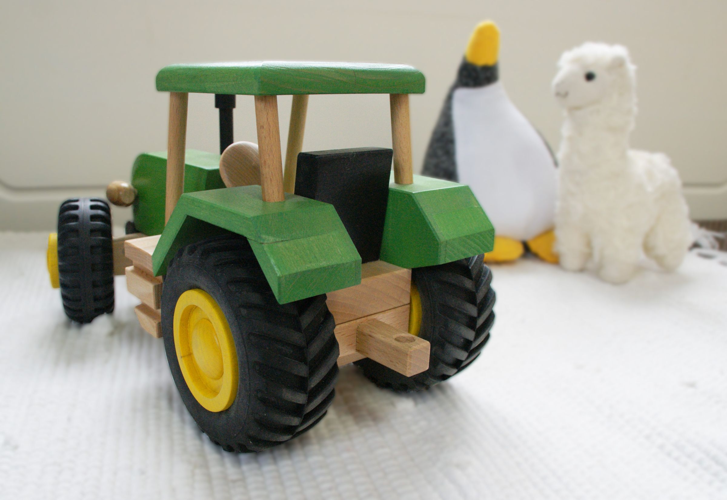 Holzspielzeug, Traktor, grün, große räder, Spielzeugauto, Holzspielzeug Traktor