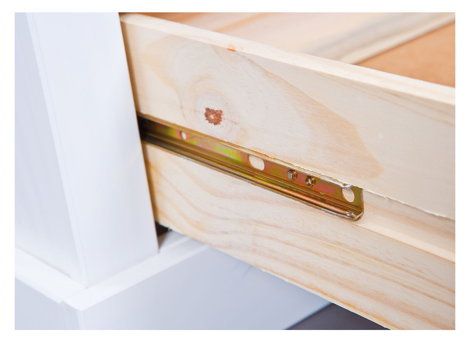 Schublade, Kuchenholz, Holzlatte, Schubladenschiene, Holzseeing, Detailansicht Schublade Kommode