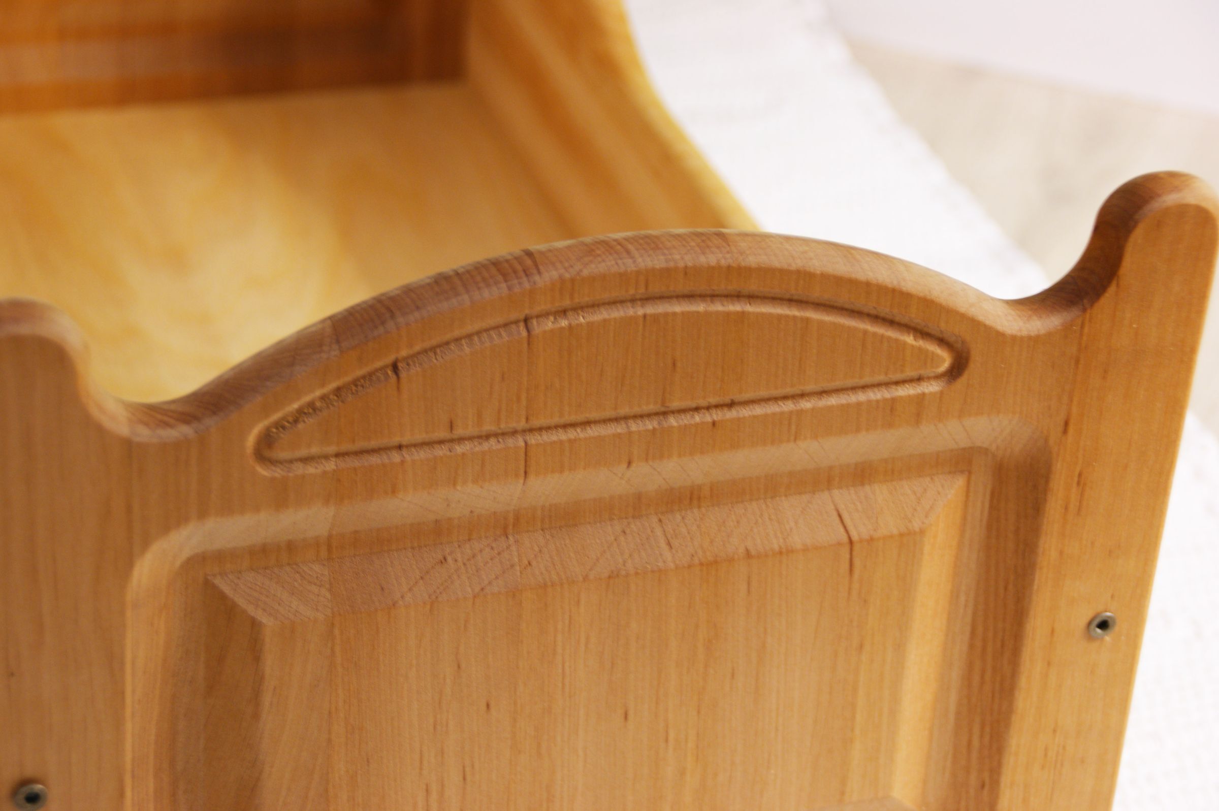 holz, stuhl, holzmöbel, geriffelte kante, rundes profil, Detailbild Puppenbett