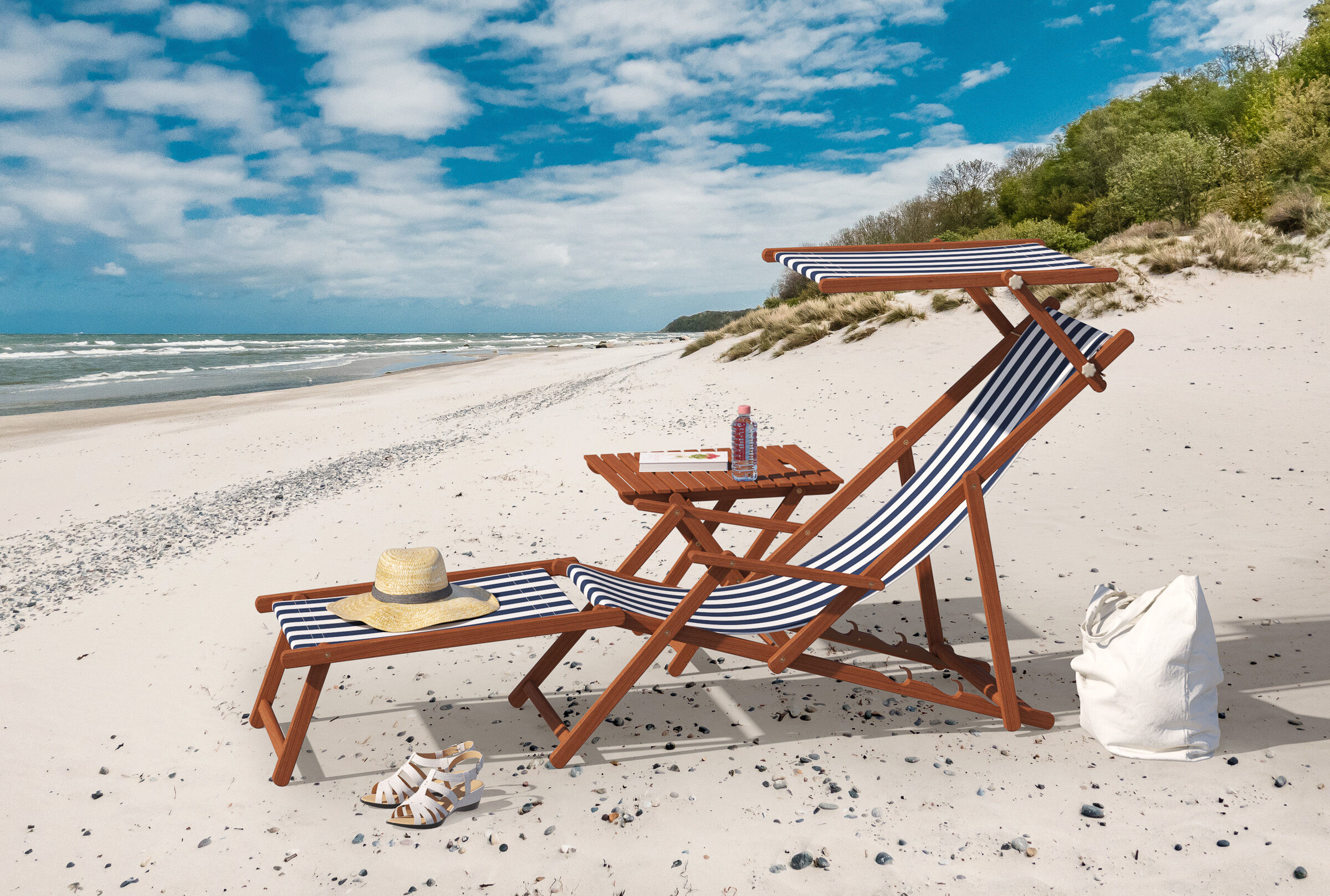 Stuhl, Mobiliar, Hut, Sandale, Handtasche, Strandliege aus Buche mit Sonnendach und Fußteil