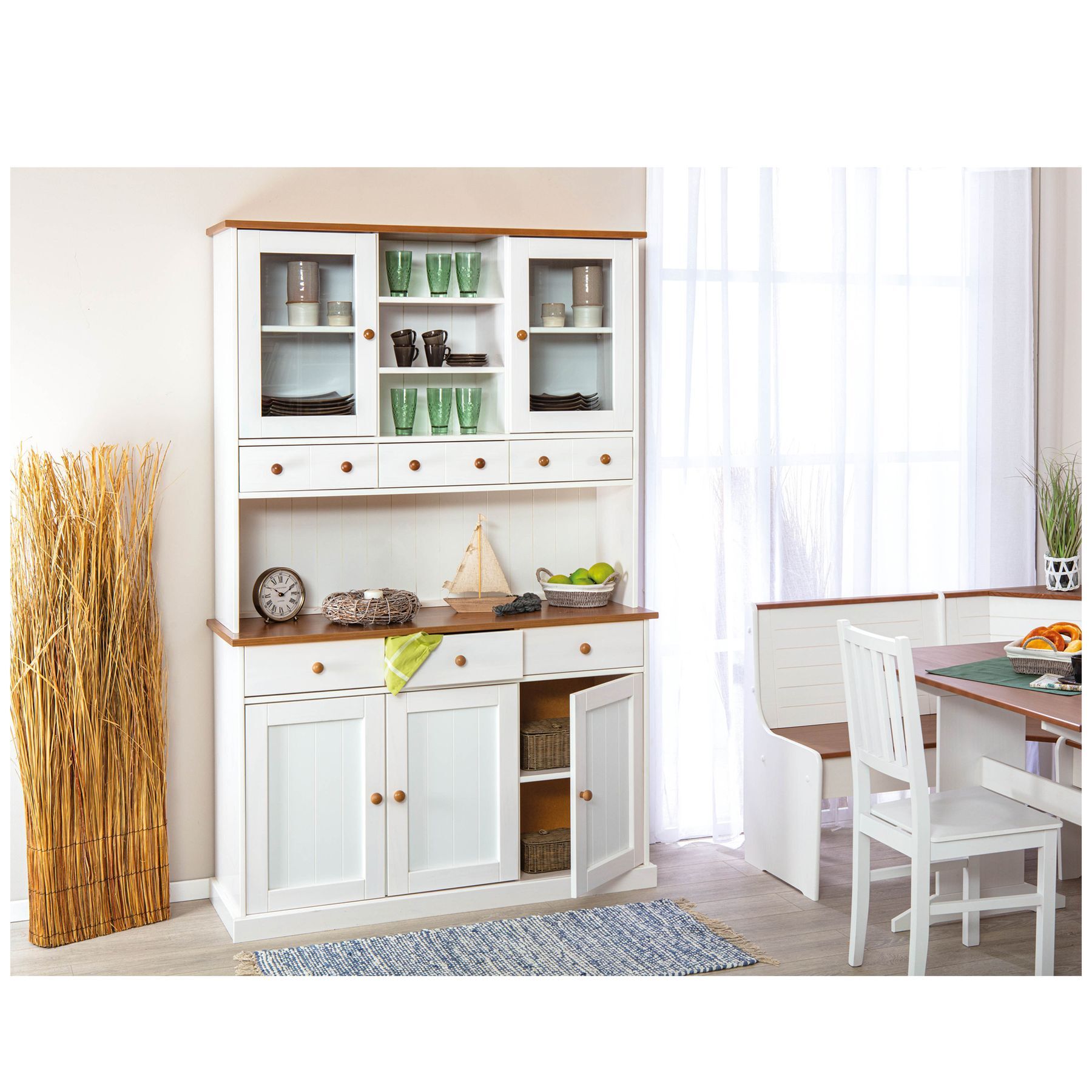 Esszimmer mit Küchenschrank weiß Landhausvitrine Kiefer weiß