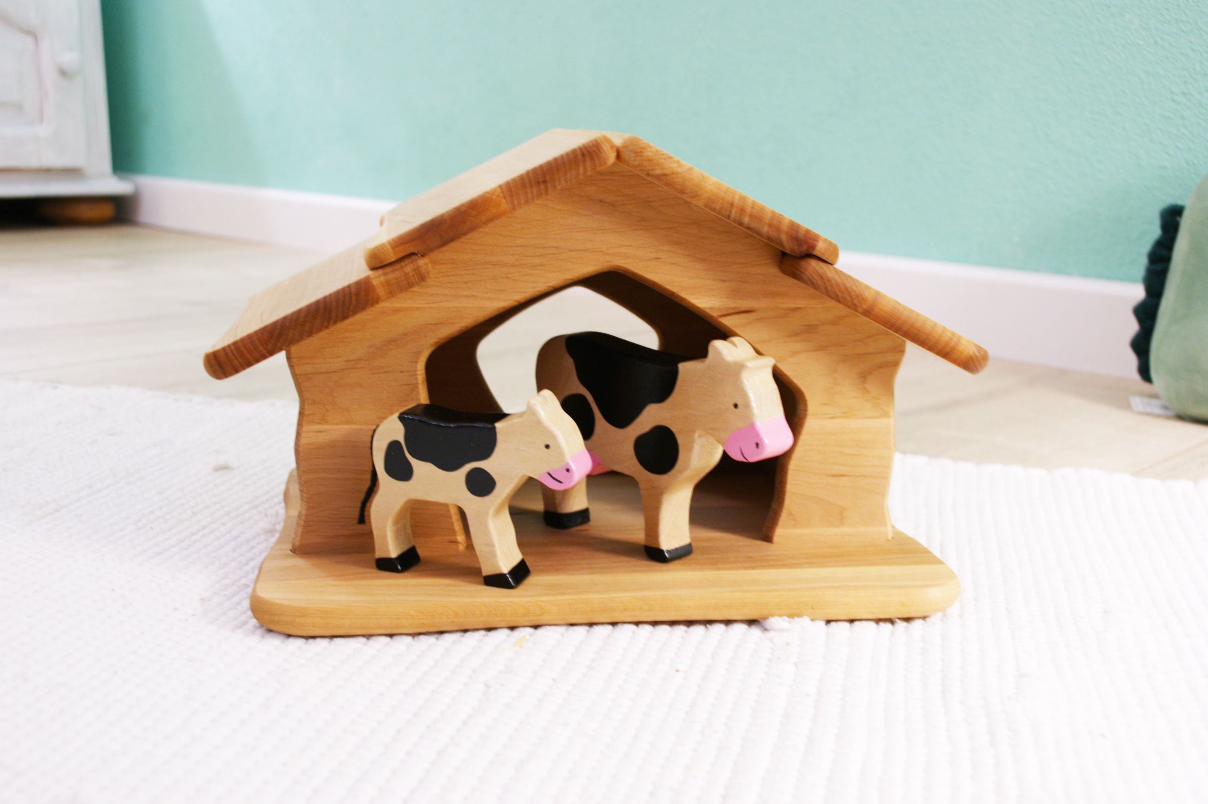 Holzspielzeug, Kuhstall, Kuh, Holz, Schnauzen pink, Holzstall mit 2 Kühen