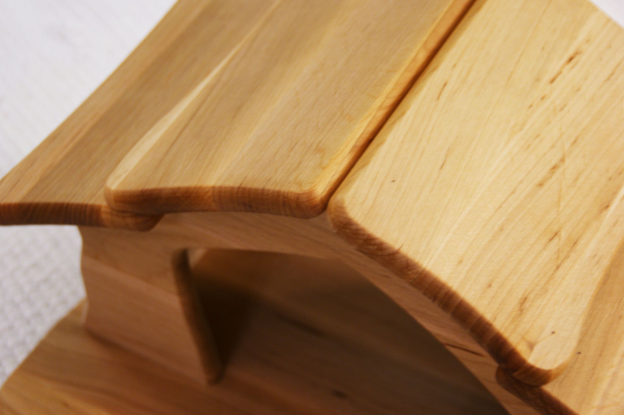 holz, holzstuhl, klein, kantenschutz, verarbeitung, Detailansicht von oben Holzstall