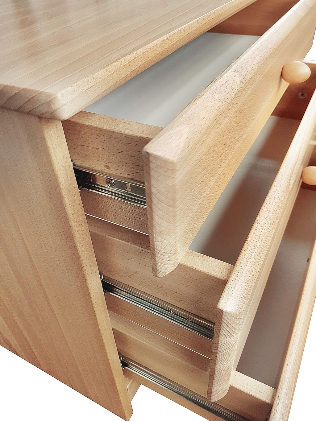 Holzkommode, Dresser, Holz, Schublade, Korpusoutar, Buche Nachtkommode mit drei Schubladen