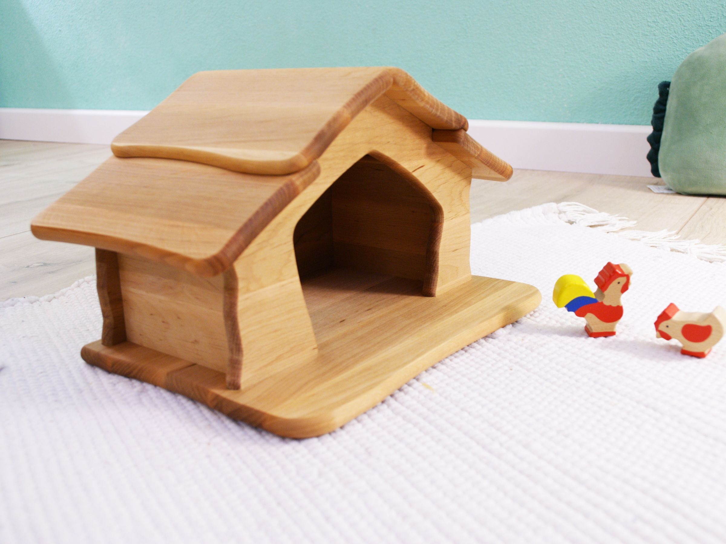 Holzhaus, Holzspielzeug, Pferd?, Schmuck?, Häuschen?, Holzstall mit Hahn und Henne