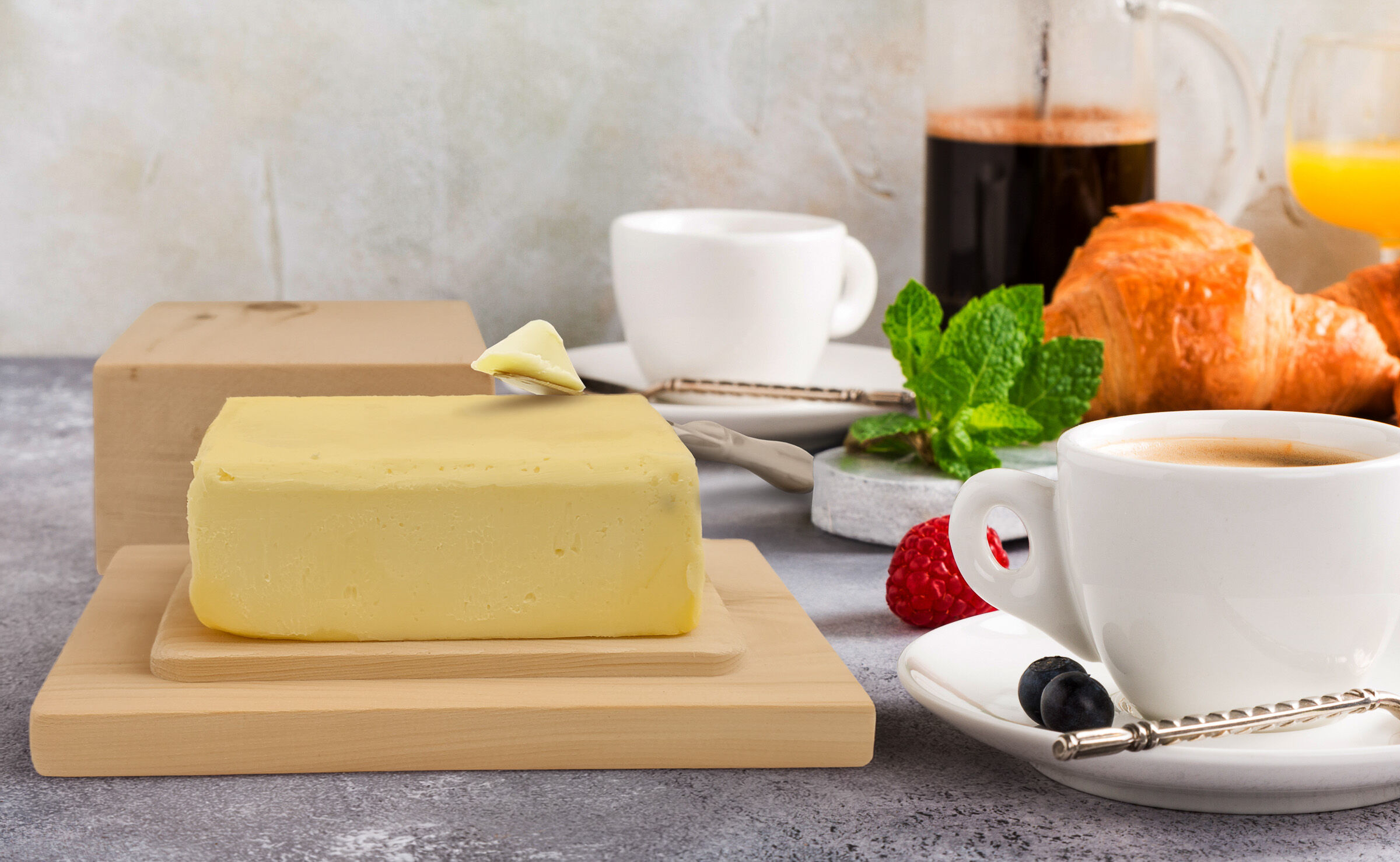Butter, Käse, Butterblock, Croissant, Kaffee, Butterdose aus Zirbenholz