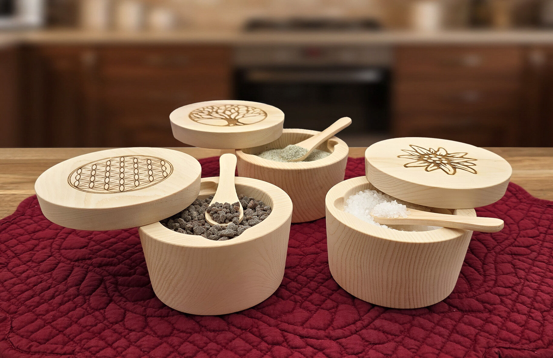 Drei Salieren aus Zirbe