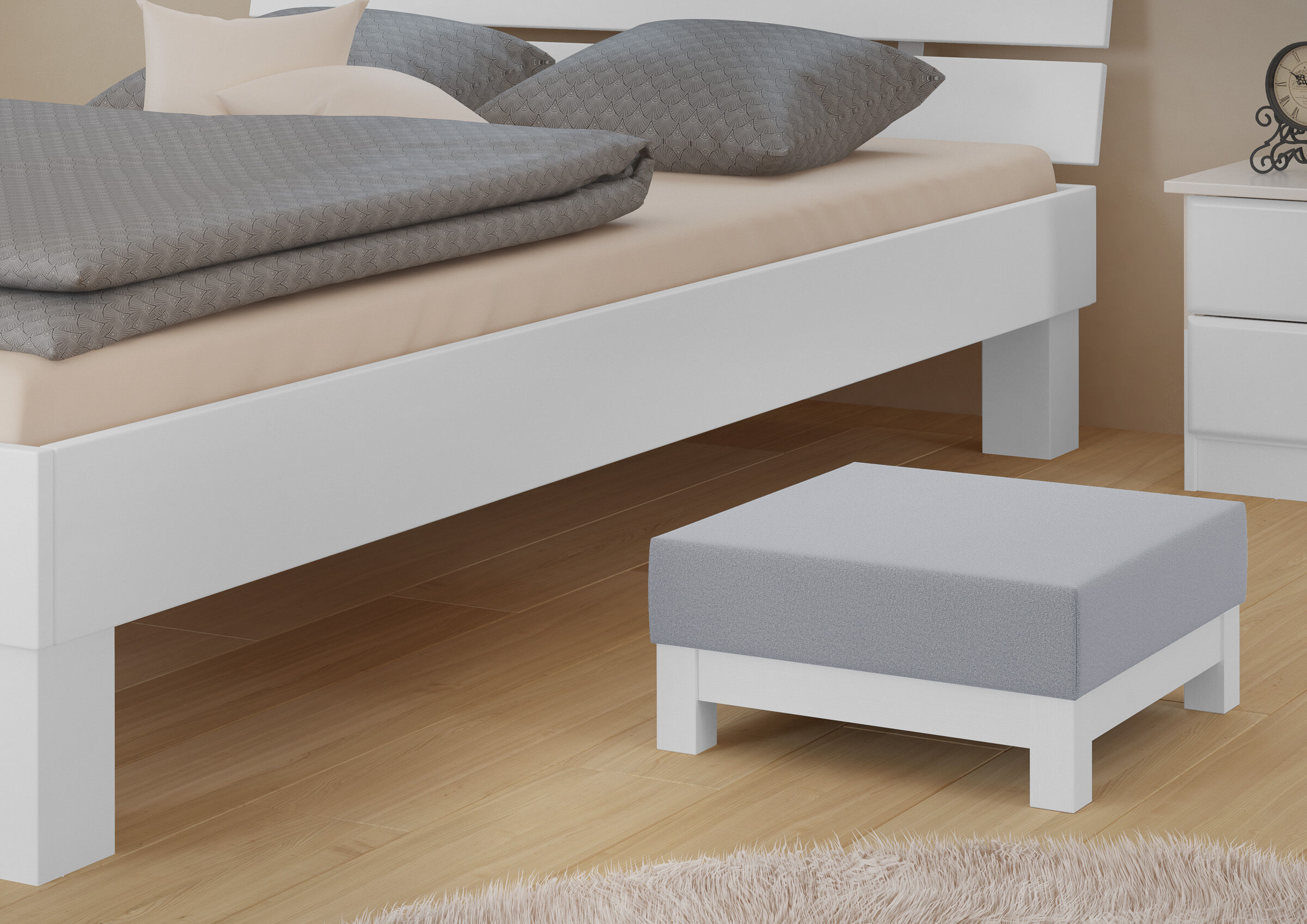 Bettrahmen, Bett, Kastenbett, Bettgestell, Hocker mit Deckel, weißer Polsterhocker grau