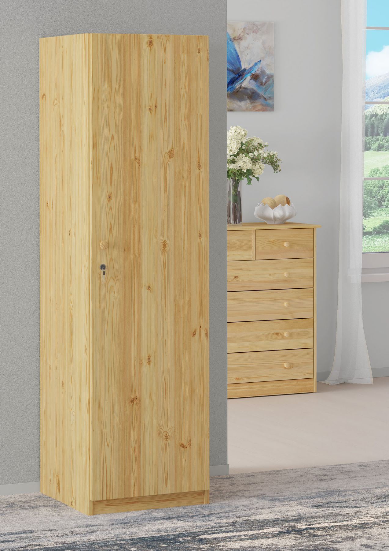 Schrank, Kleiderschrank, Holz, Naturholz, Holzoberfläche, Schrank aus Kiefer im Flur