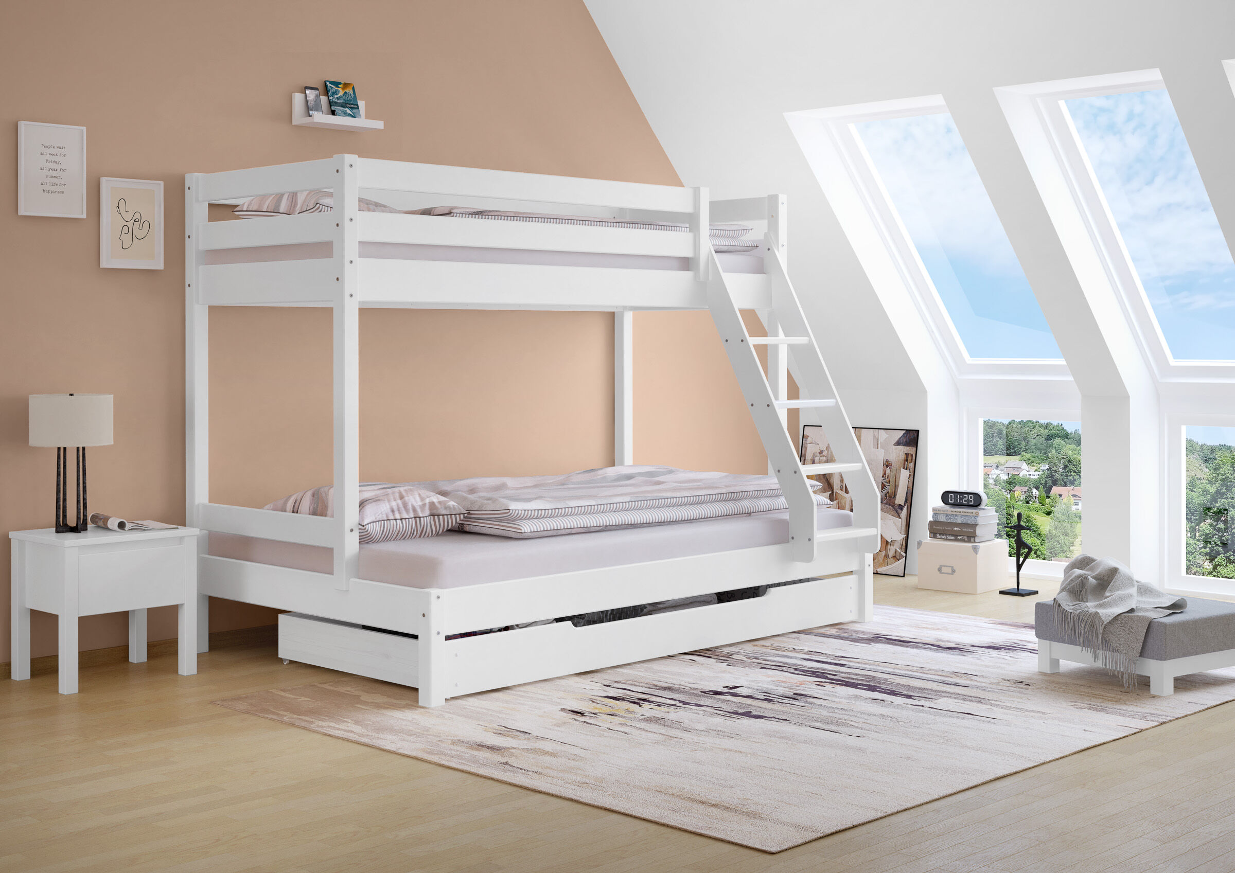 Etagenbett, weißes Bettrahmen, Stockbett, Kissen, Zimmer mit Fenstern, Zimmer mit Doppeletagenbett und Bettkasten weiß