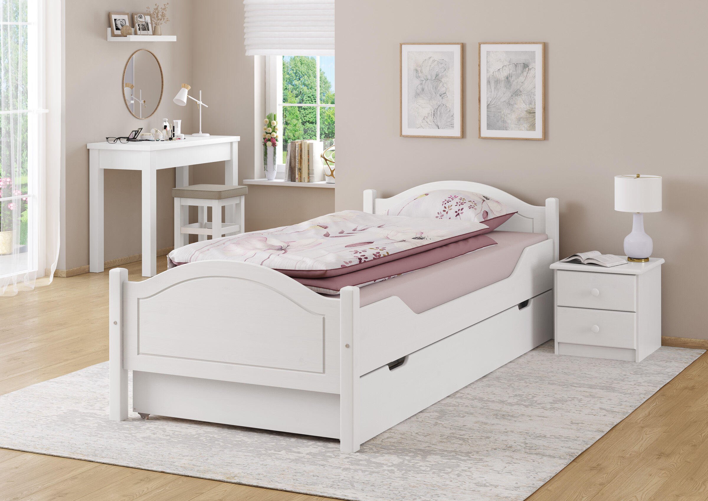 bett, bettgestell, schlafzimmer, kopfkissen, nachtisch, Klassisches Kieferbett mit einen durchgehenden Bettkasten