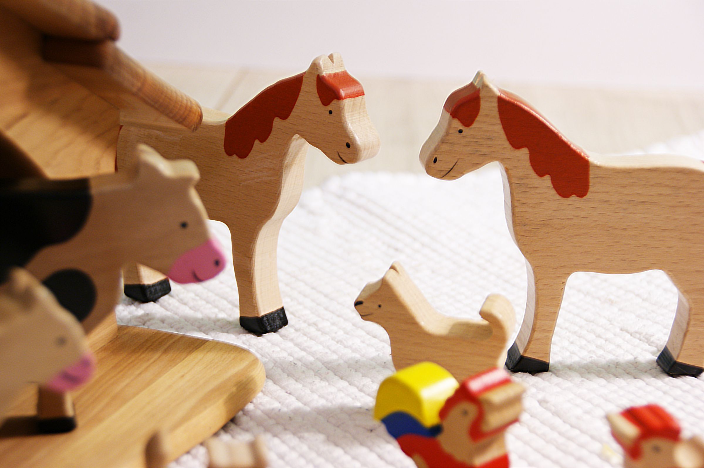 Holzpferd, Spielzeugpferd, Holzfiguren, Pferdefiguren, Kinderspielzeug, Viele Bauernholftiere aus Holz