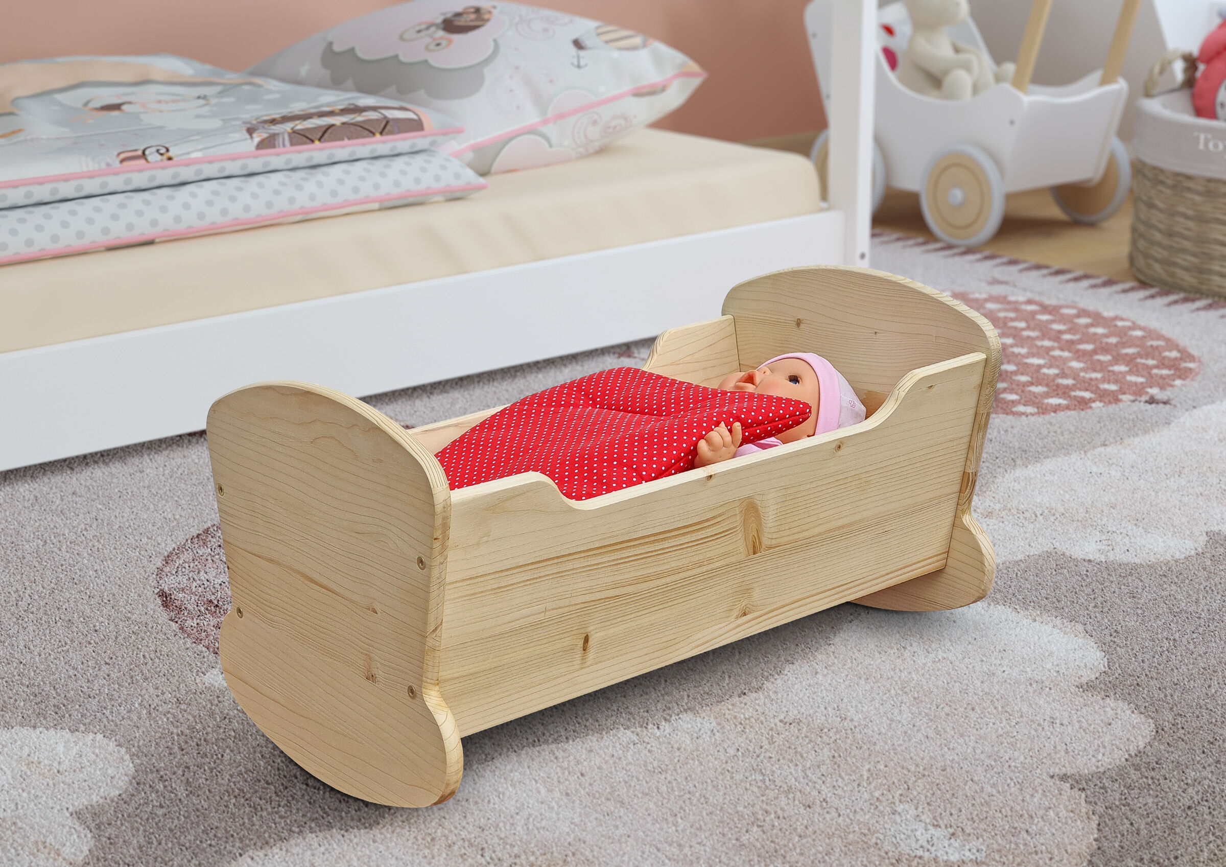 Babybett, Holzschale, Baby-Puppe, rot gestrickt, Holzstruktur, Gemütliches Puppenbett aus Fichte