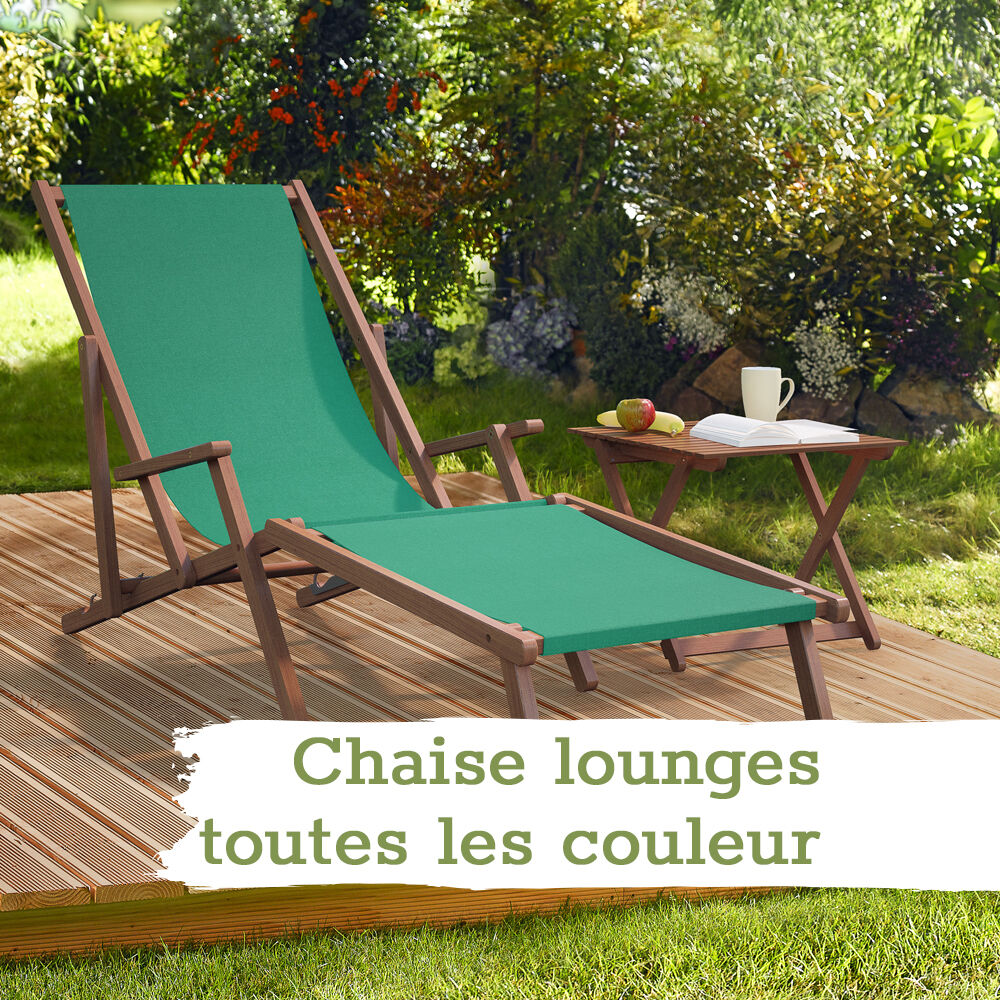 chaise-lounges dans jardin