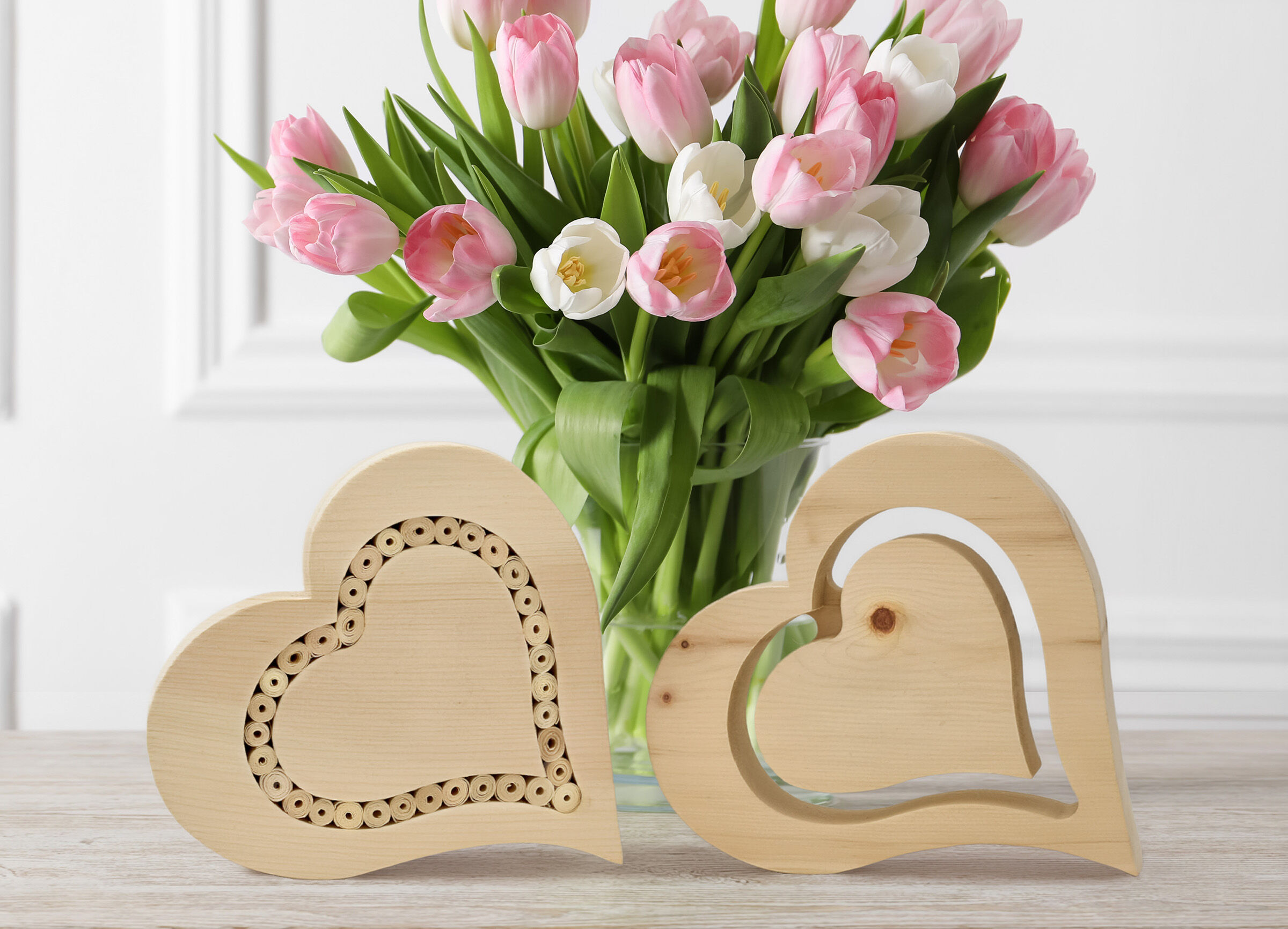 Blume, Blumen-Arrangement, Pflanze, Blumenstrauß, Symbol, Zwei Zirbe Herzen in zwei Designs