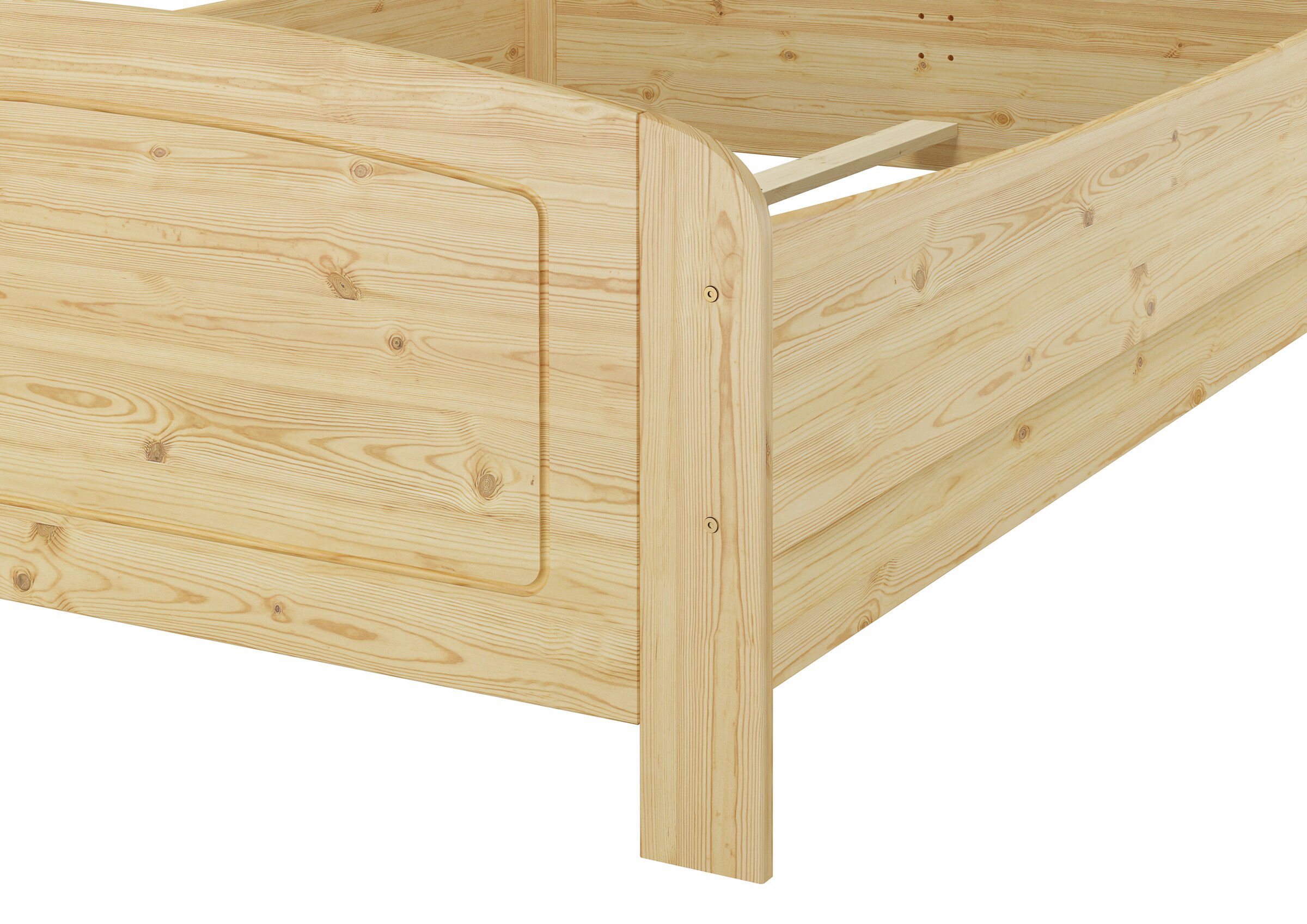 Holzbett, Holzbettenrahmen, Kiefernholz, natürliche Holzoptik, Lattenrost-Fußteil, Detailbild der Einkerbung am Fußteil des Doppelbettes 140x220