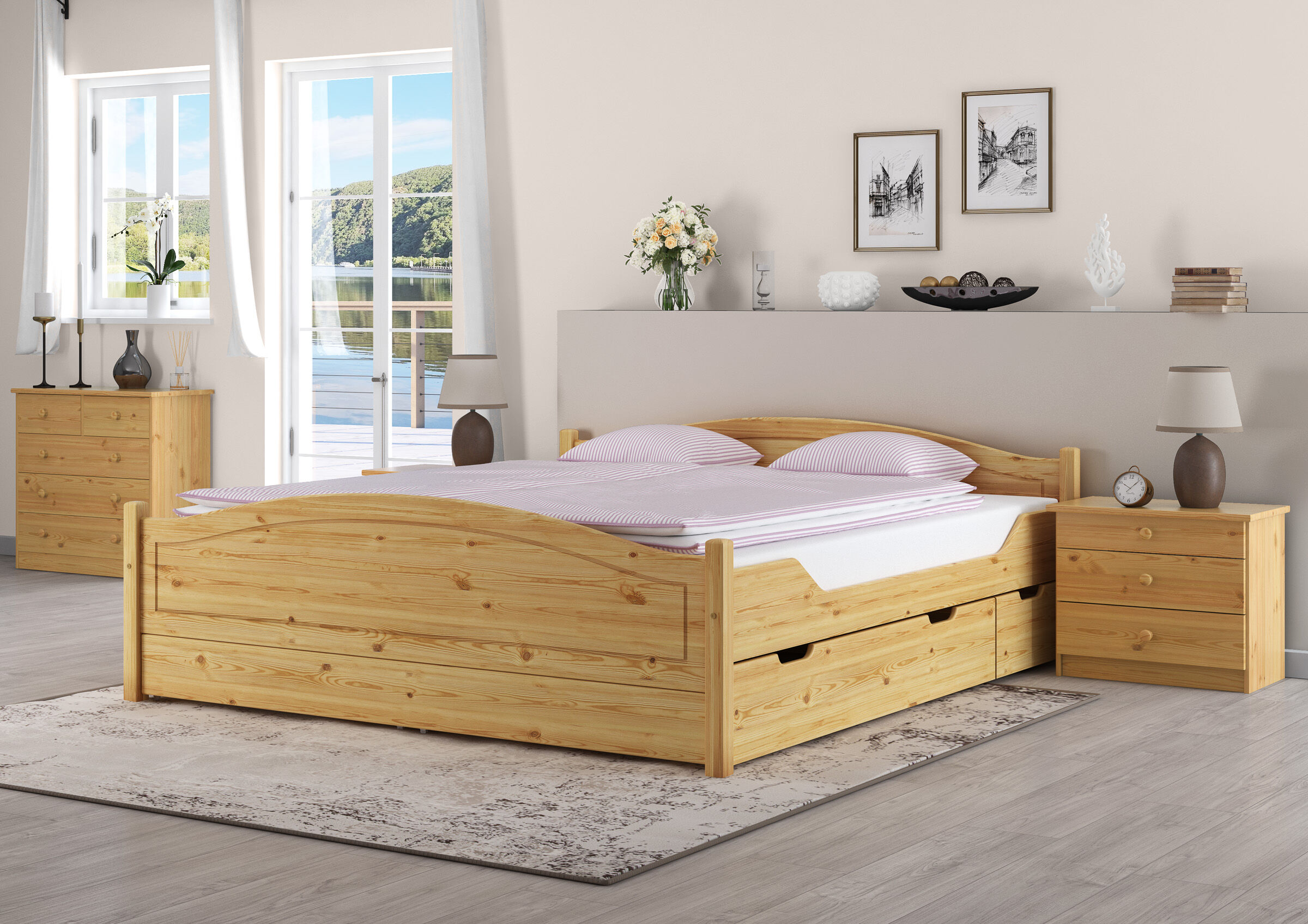 holzbett, doppelbett, nachtkommode, nachtisch, bettwäsche-gestreift, Schlafzimmerbild Kiefer Bett natur