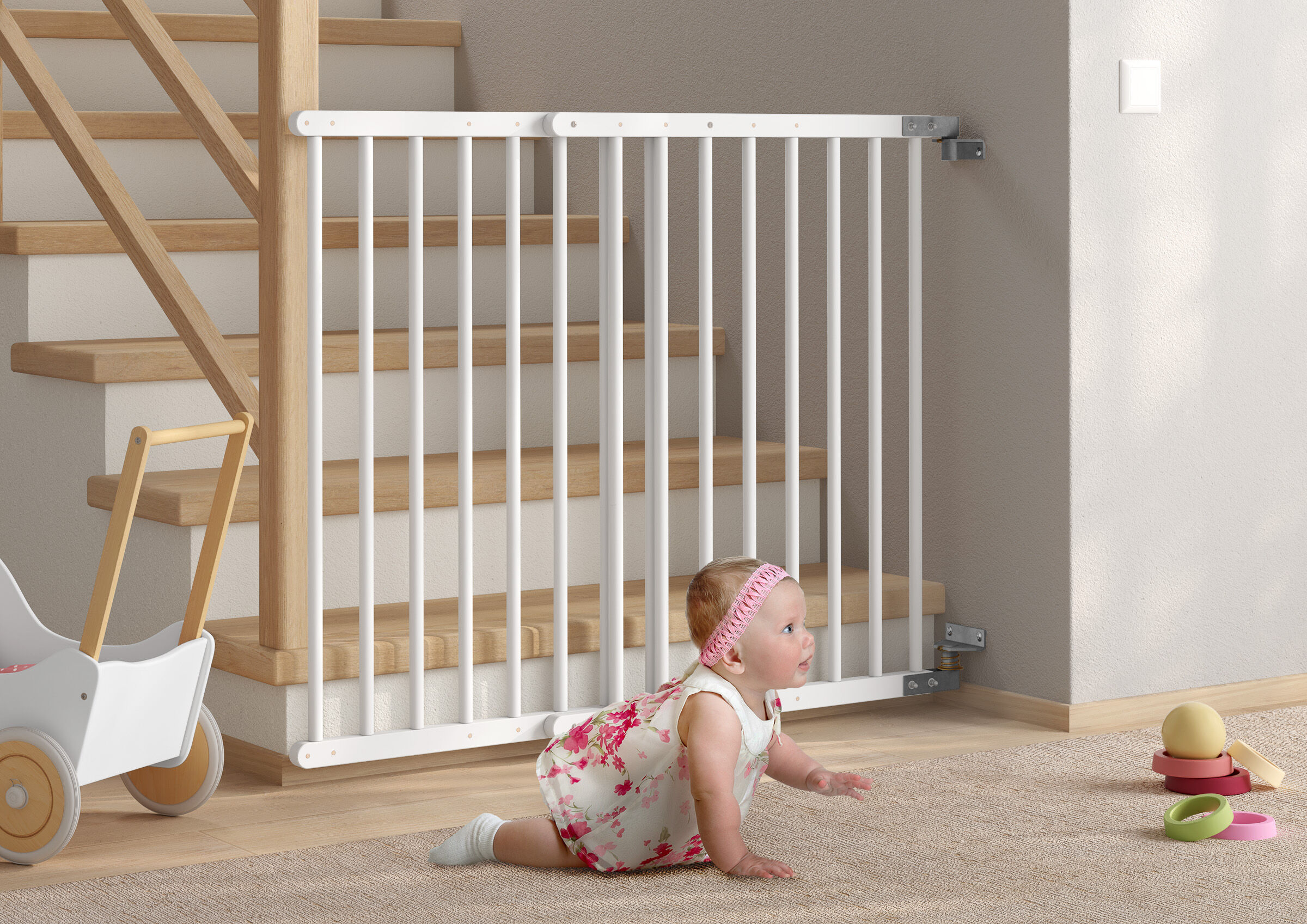 baby gate, treppenschutzgitter, kindersicherung, metallstangen, weiße schwenkbar, Weißes Türschutzgitter Buche massiv