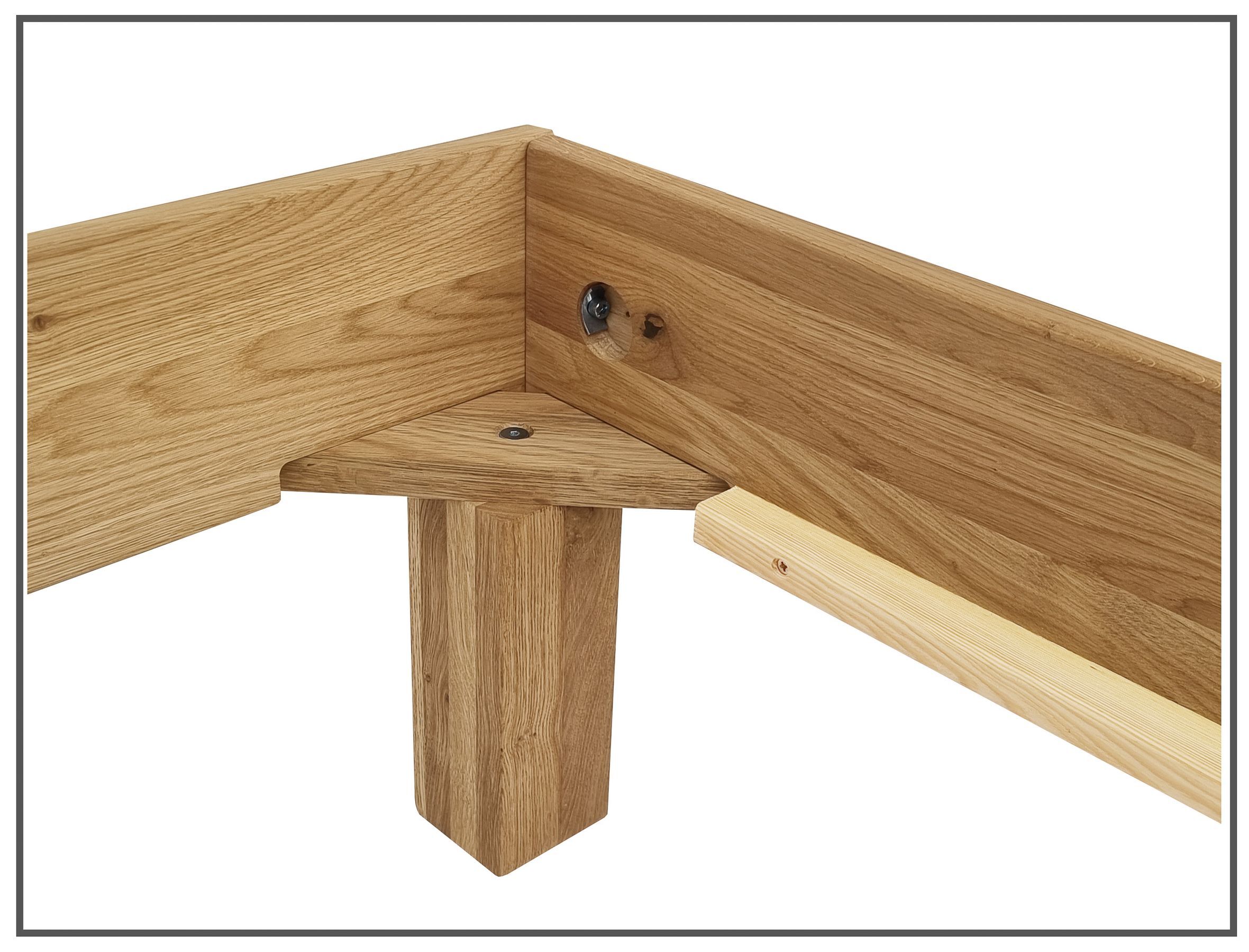 Holz, Holzbank, Holzgestell, keine Marke, Eckverbindung, Bettgestell aus Eiche im Detailbild von innen