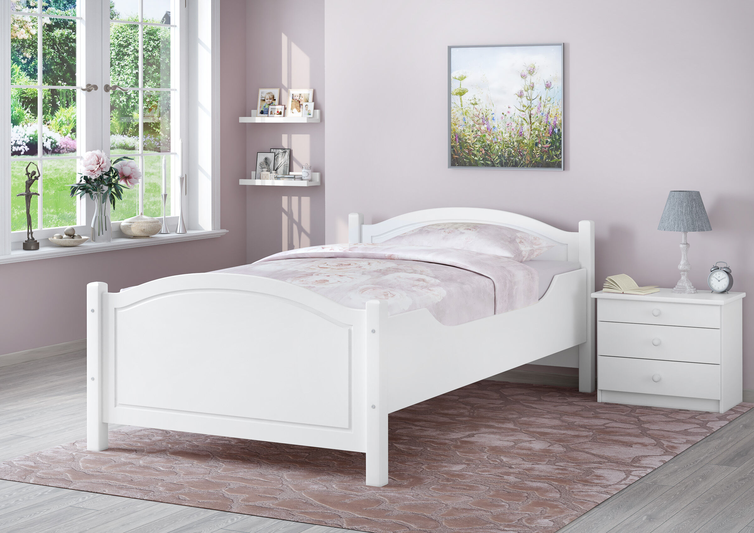 Spitzbett, weißes Bett, Rosa Schlafzimmer, Nachttisch, Blumenbild, Zimmerbild des weißen Bettes 120x200